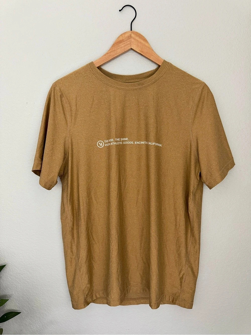 Vuori Active Tee Men’s Large Golden Brown Athletic Performance Shirt